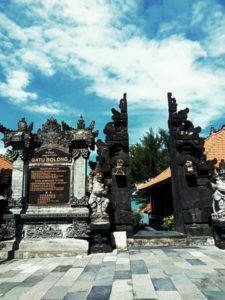Batu Bolong Tempel Bali